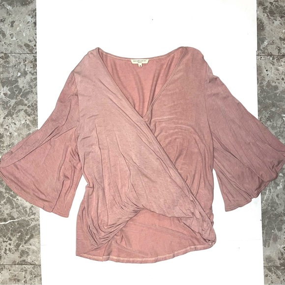 Boutique Wasabi + Mint Los Angeles blush pink bell sleeve blouse - Picture 13 of 16